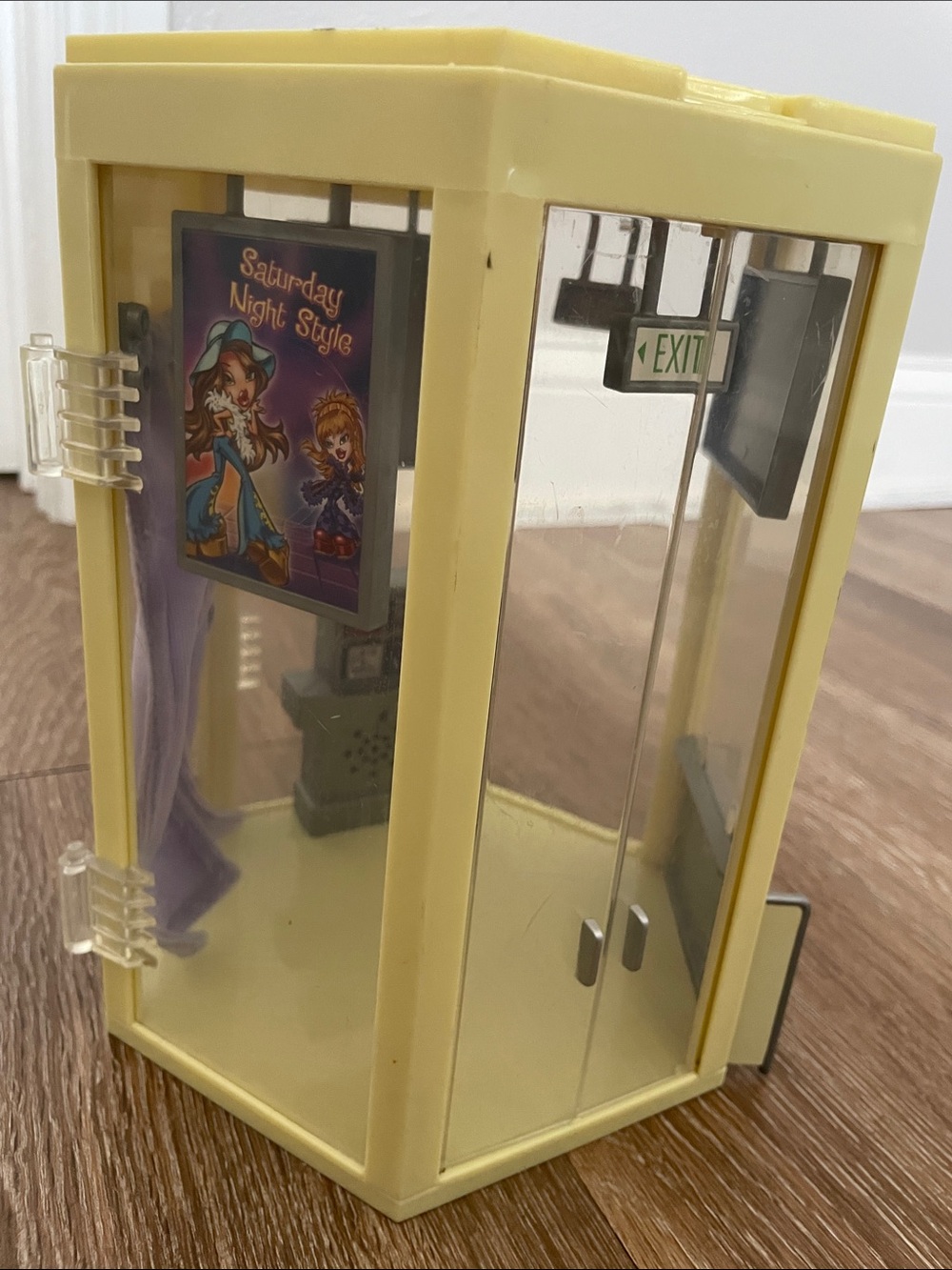 Vintage bratz movie theater peice from mall playset